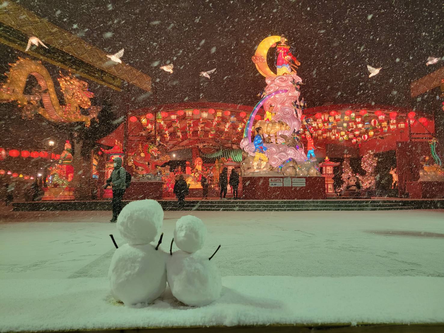 Amazon.co.jp: クリスマスランタン フェスティバル用クリスマスツリーランタン LED クリスマス装飾 ホリデーシーズン用ホームデコレーション クリスマス スノードームランタン 電池式 クリスマス LEDランタン クリスマス 飾り 祝日 雪だるま装飾ライト ガーデン