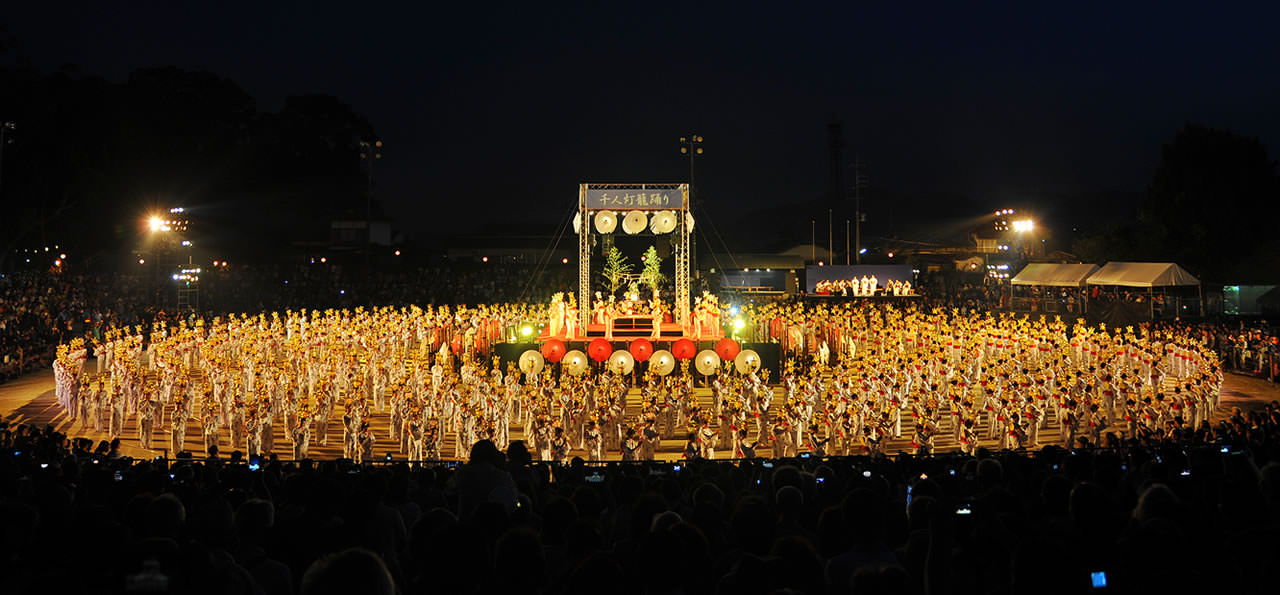 山鹿灯籠まつり8月15日 金おまつり広場山鹿灯籠まつり山鹿灯籠踊り保存会山鹿灯籠踊り山鹿灯籠山鹿市花火花火大会