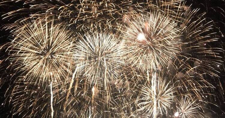 タイトル『花火より唐揚げ。』花火花火大会花火綺麗だった花火大会初めて行った本当に綺麗で素敵だった本当に夏の良い思い出になりました。よしもとの天才写真家かわむらさんが撮ってくださりました