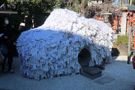 安井金毘羅宮の「縁切り縁結び碑」で良縁祈願をしてきた - I am