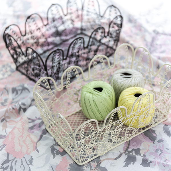 お客様！おまたせいたしました。 包み終わりましたよー！ 本日のラッピング 小さなかごを小さい方へのプレゼントとのことFlickr