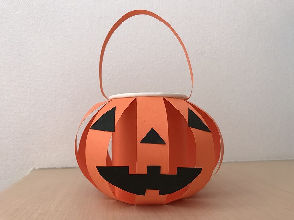 保育で盛り上がる！ハロウィンお菓子バッグの製作のアイデア集