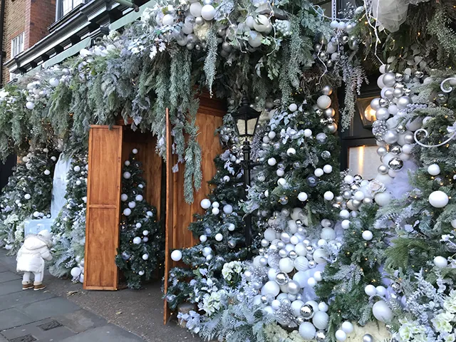 海外と日本のクリスマス文化の違い ルアンのXmas2024 －ルアンマガジン