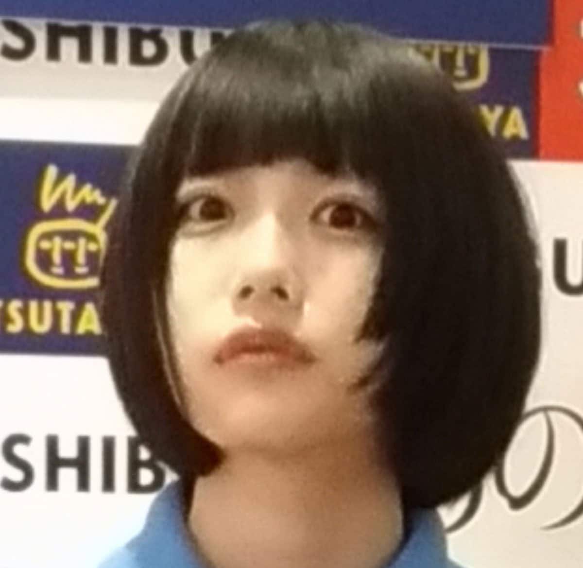 あのちゃん 元ゆるめるモ！オーバーオール、でかいいかついズボン