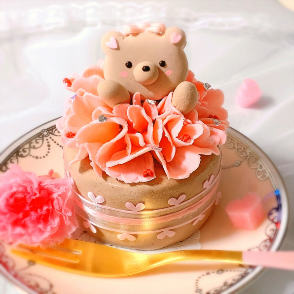 イオン乙金店より 母の日ケーキ販売しております💐 感謝の気持ちを込めて プレゼントにいかがでしょうか？ *^^*千鳥屋本家 千鳥屋 福岡銘菓千鳥饅頭 福岡土産母の日 ケーキ スイーツパティスリー一実 シフォンシャンティフレジエ カーネーションケーキ