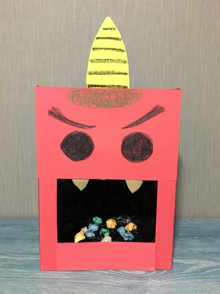 絶賛劇遊びな中、鬼のお面作り。 今回もすぐできるのに しちゃった ´∀｀*ほんますぐできた！笑 でも、メガネタイプで子どもたち大喜び🧒💕早く使いたい模様🤣笑 ．節分＃鬼のお面 鬼のお面製作節分製作 2月壁面 2月の製作4歳児担任 5歳児担任保育士 保育士