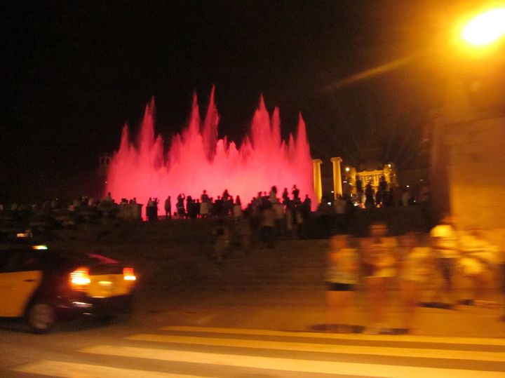 ヨーロッパ随一・迫力の噴水ショー！バルセロナのマジカ噴水ORICON NEWS