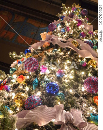 クリスマスツリーの下でプレゼント 無料画像 - Public Domain Pictures