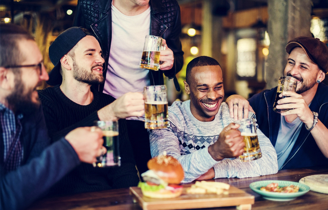 ドレスコードではしゃごう！バチェロレッテパーティーの必須グッズ家族挙式のウエディング知恵袋