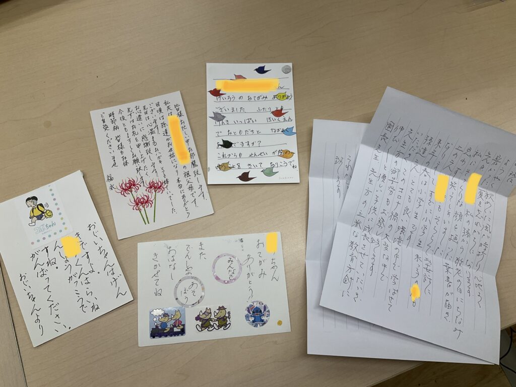 9 12☀️ 敬老の日ハガキ制作の様子です💓💓 喜んでもらえてよかったね🌟 明日はお月見会です🎑✴︎チアキッズ保育園 保育園 白島 敬老の日ハガキ投函📮