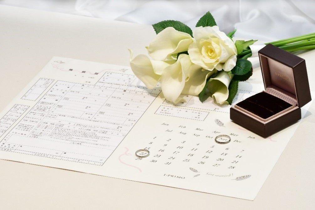 婚姻届のおしゃれな写真の撮り方講座 婚姻届＋婚約指輪結婚指輪大阪の結婚・婚約指輪 garden総合サイト