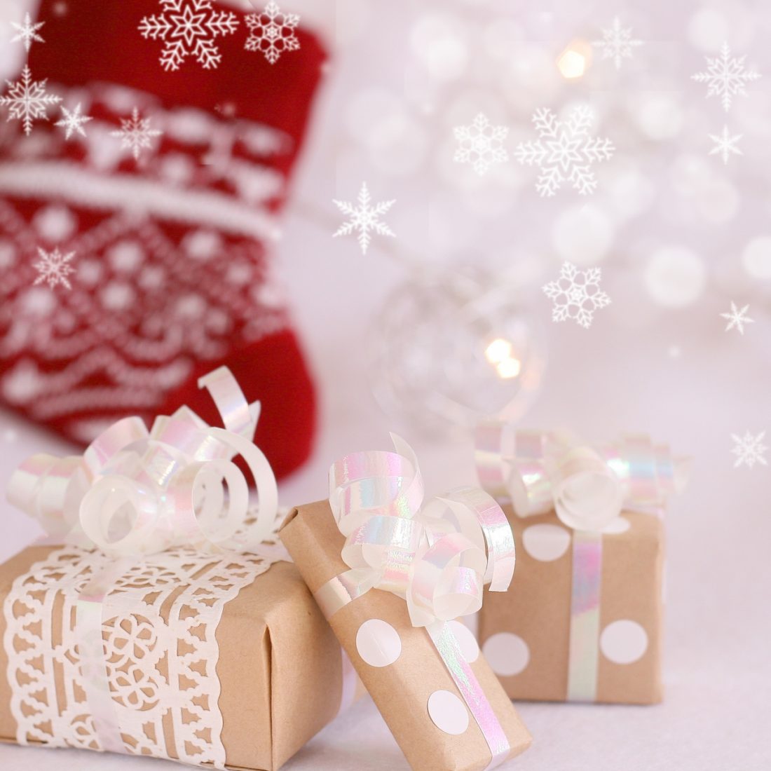 クリスマス 靴下 塗り絵 クリスマスの夜に靴下を置くのは何故？どこに置けばいいの？店員K クリスマス 靴下 イラスト