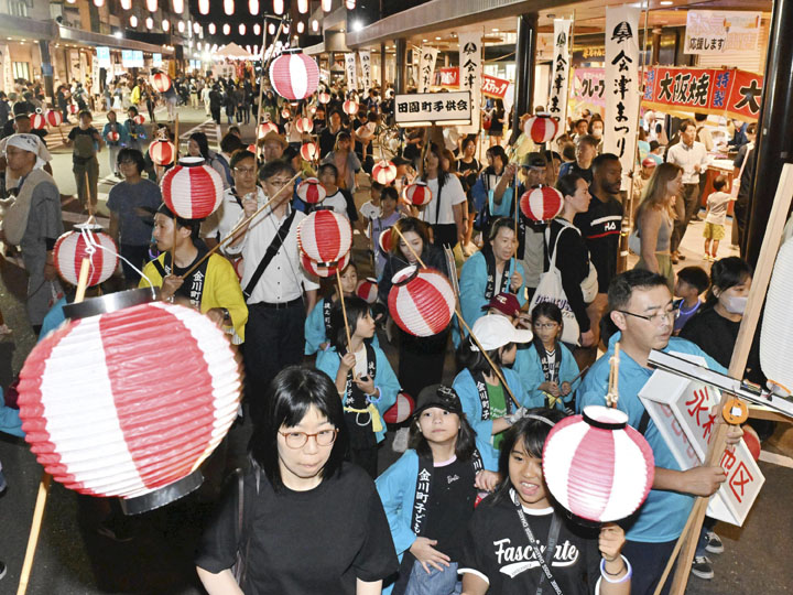 提灯のあかりとお囃子の音色 城下町の秋を彩る「二本松の提灯祭り」 6日は後祭り二手に分かれ引き廻し 福テレNEWS ｄメニューニュース NTTドコモ