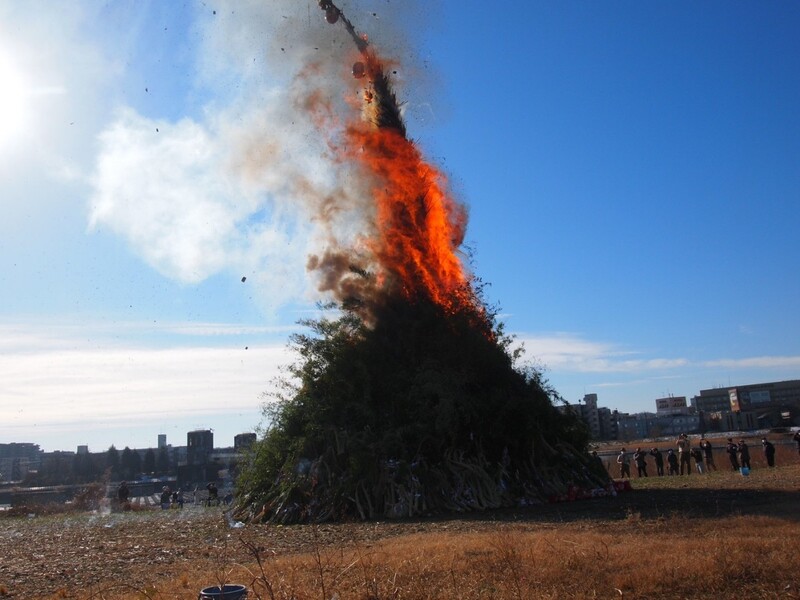 二子玉川緑地運動場で鎌田南睦会「どんど焼き 」今年も地域の安寧を祈る - futakoloco