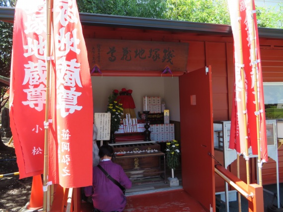 浅草寺の外れにある「お地蔵さん」が見るも無残な形になってるワケ - ECナビ