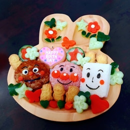 お母さんお誕生日おめでとー！☺︎, ・,バースデープレート メッセージプレート messageplateサプライズプレート chocolateart ショコラグラフィー チョコペンアート birthday 記念日プレート 誕生日ケーキ 手作りケーキ ロールケーキ ティラミスロールケーキ お菓子作り お菓子作り動画