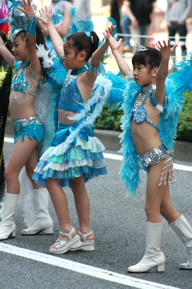 神戸みなと温泉 蓮 プールサイドでエキサイティングフラ！サンバ！ゴスペル！ 迫力のパフォーマンスで夏をさらに熱く盛り上げるBig Party開催企業リリース日刊工業新聞 電子版