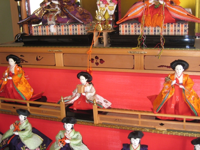 三人官女のつぶやきに「大爆笑」 優しい笑顔の裏では– grapeグレイプ