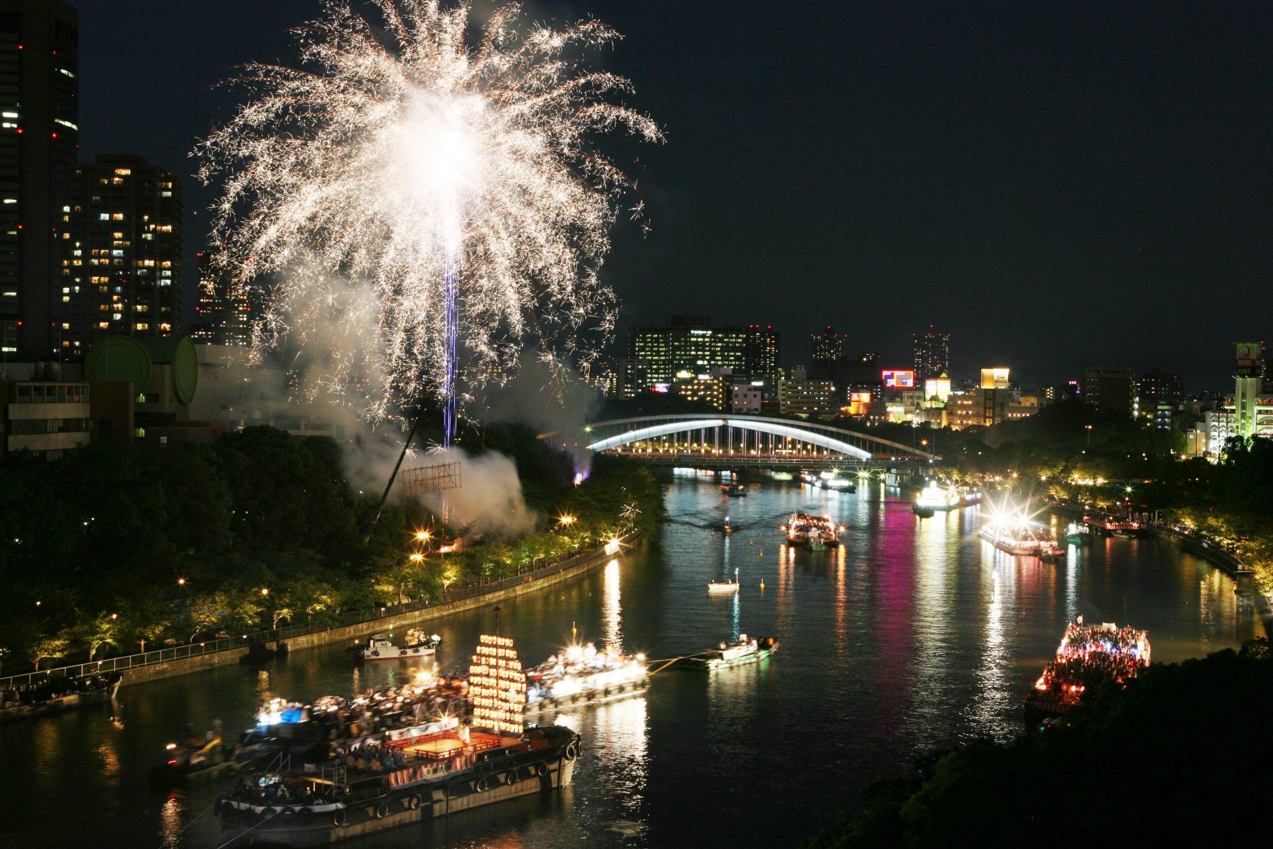 天神祭 2025 日程・駐車場・アクセス・交通規制・屋台・SNSや見どころをご紹介します。 - お祭り男の配信style
