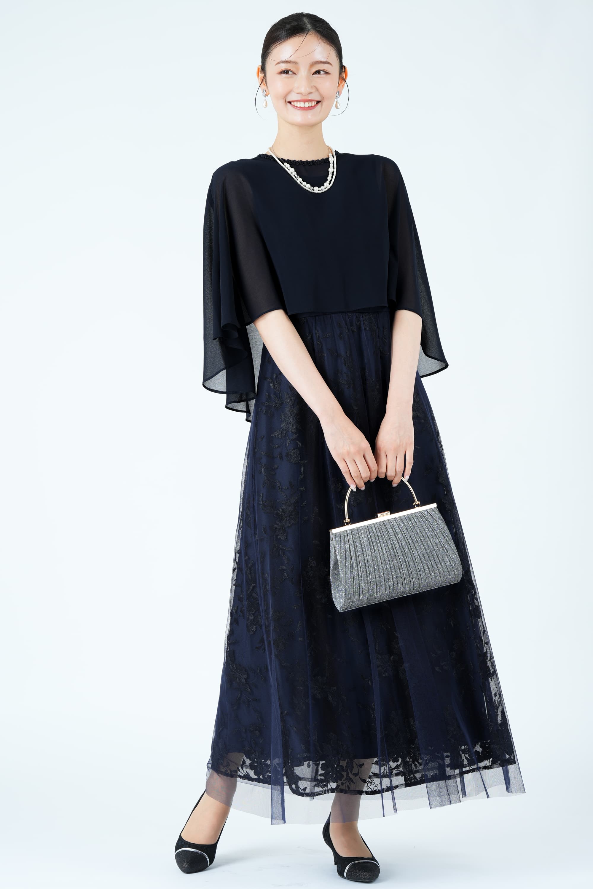 結婚式お呼ばれ ネイビードレスに合う靴！コーデ集＆色選びのポイントGoGo Wedding