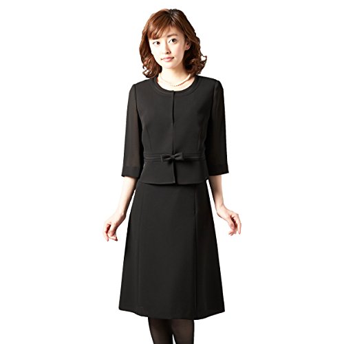 お盆の服装って？法事・お墓参り・目的別マナーまとめ - 仏壇のあるリビング現代的でモダンな祈りのインテリア現代仏壇