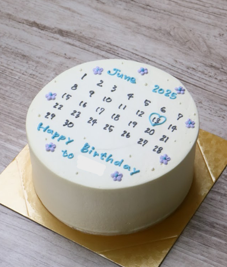 メッセージプレートケーキ💓 カレンダーとメッセージ、お好きなイラストをお描きします👩🏻‍🎨✨ ◇5月のオーダーケーキのご予約受付中です𖤐˒˒‎❮ 冷凍配送‎ ❯ ❮ 店頭受取 ❯ オンラインストアから、ご予約お待ちしておりますღ'ᴗ'ღメッセージプレートケーキ