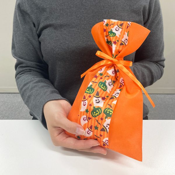 仮装パーティに！ 100均素材を使ったハロウィンのラッピングアイデア