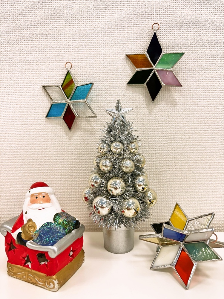 ステンドグラスのクリスマスオーナメント