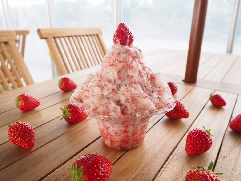 いちごサンタの作り方How to make strawberry Santa Claus.