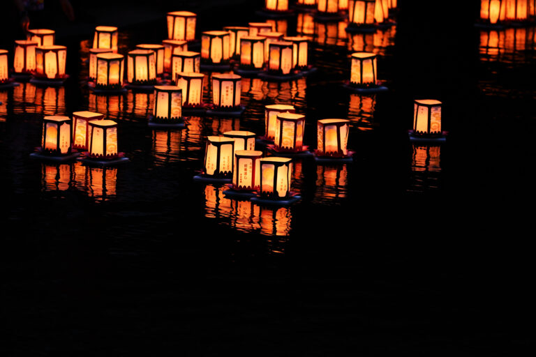 葬儀～三回忌頃まで使用する灯篭・提灯とはの葬儀・家族葬なら家族葬の花水木