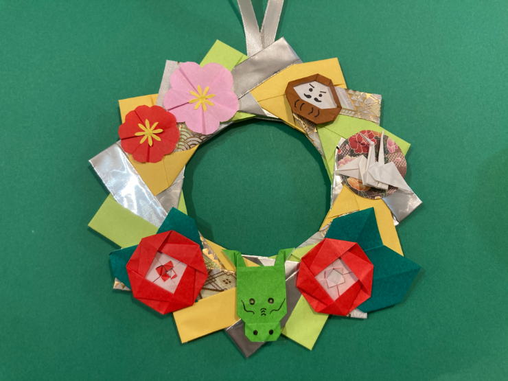 折り紙で作るお正月リース