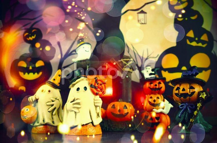 ハロウィンでお化けの仮装をしている子供たちの行列の無料 フリー イラストかわいい手描きの無料素材「てがきっず」保育園・小学校・介護施設にぴったりのフリー素材イラスト