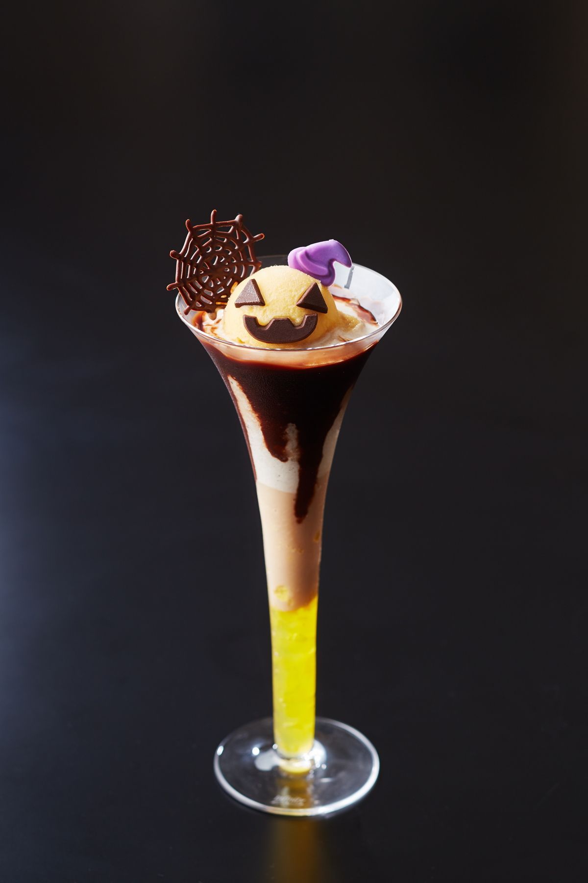 ホテル雅叙園東京「ハロウィンアフタヌーンティー」ダークでミステリアスな大人のスイーツ＆セイボリー - ファッションプレス