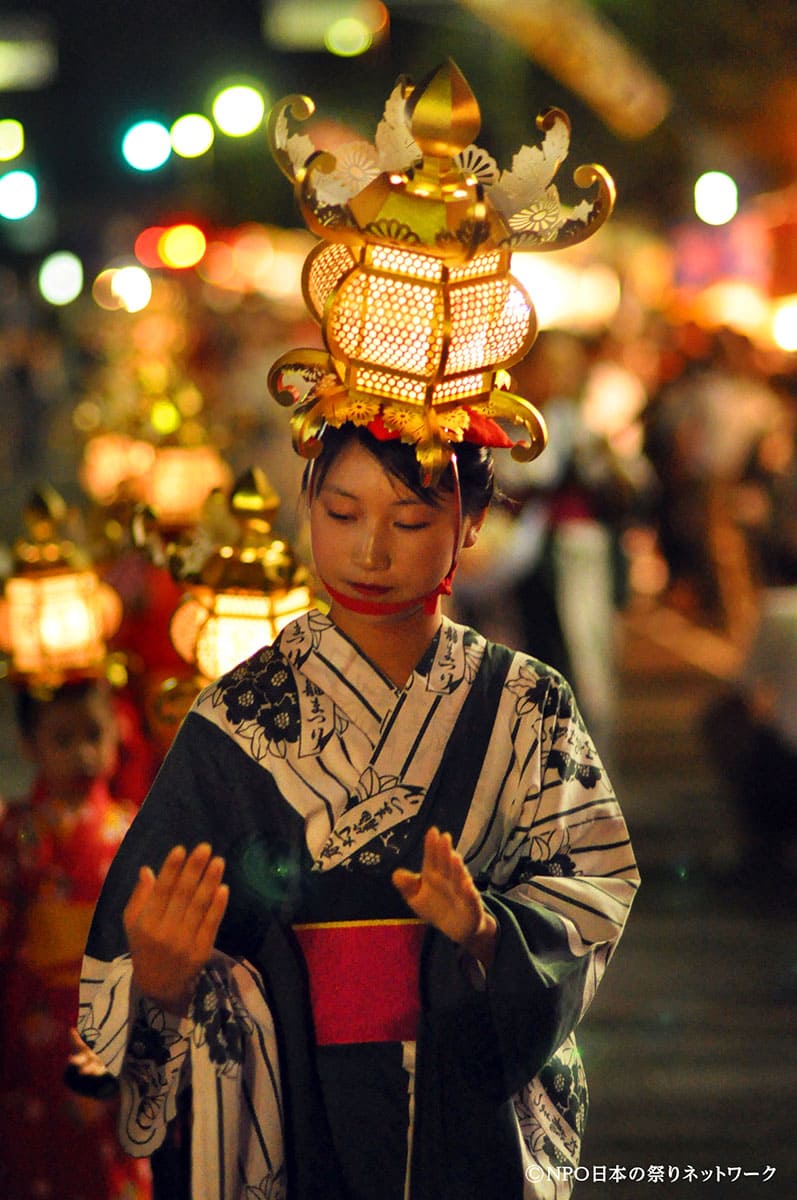 山鹿灯籠とは。和紙だけで作られる幻想的な明かりの正体中川政七商店の読みもの