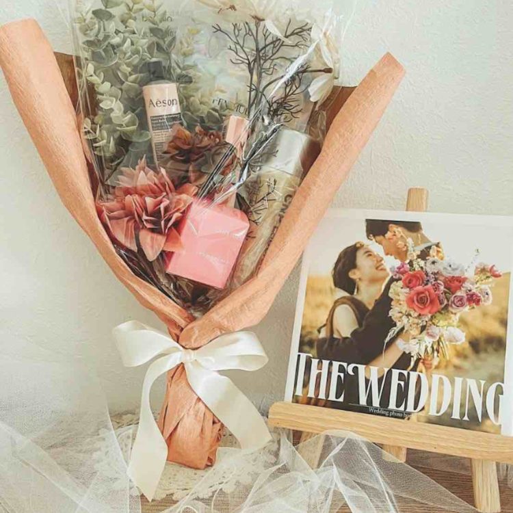 プレゼントの定番。スタバカードをブーケにしてつくる スタバブーケ のアイデアが可愛い☕💐🧜‍♀️marry マリー