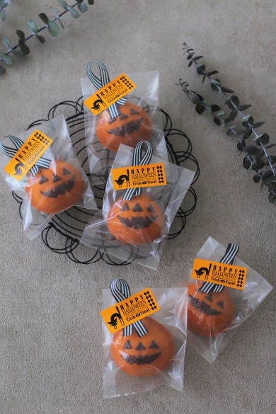 ハロウィンシールとリボンで簡単ラッピングラッピングcotta＊コッタ