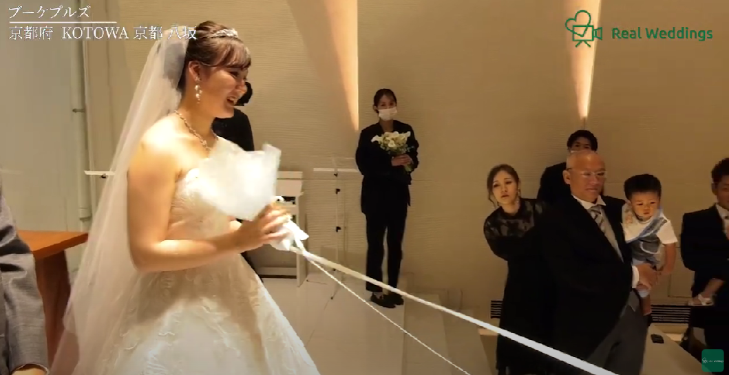 結婚式で人気の「ブーケプルズ」とは？ゲストが喜ぶアイディアや成功のコツを紹介