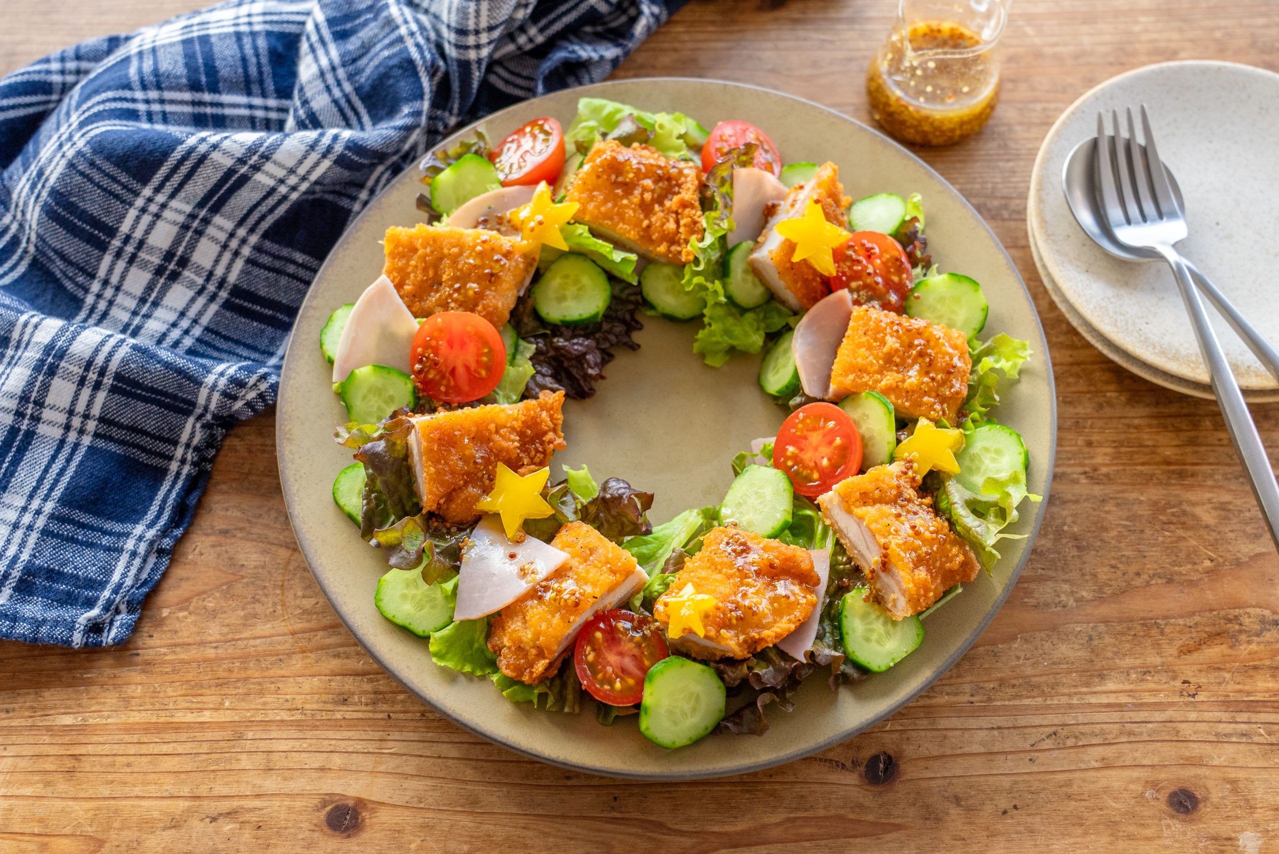 パーティーを盛り上げる直火焼骨付き肉！ファミリーマート「クリスマスチキンメニュー」