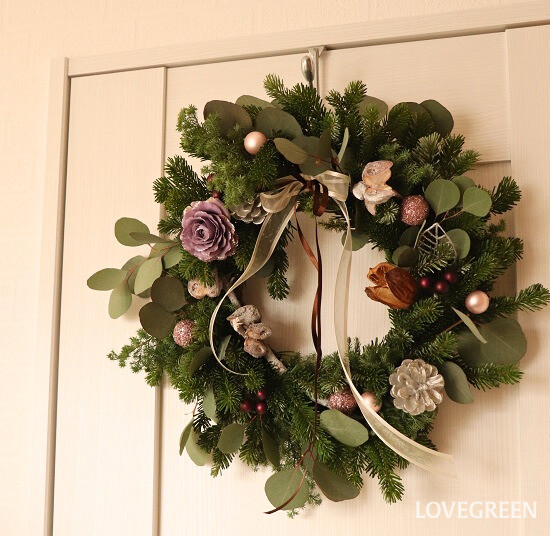 アーティシャルフラワーのおしゃれなクリスマスリース、オーナメントが付いたナチュラルリース 赤cm-273 インテリア雑貨