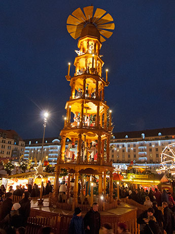 東京 入場無料のクリスマスマーケット in 東京スカイツリータウン®2024おすすめグルメレポ！全長約4mの「巨大シュトーレン」と巨大なお菓子の家が初登場！MORE