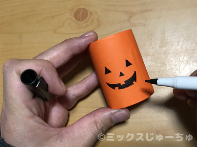 トイレットペーパーで作る、手作りハロウィンかぼちゃ飾りの作り方ほいくびより