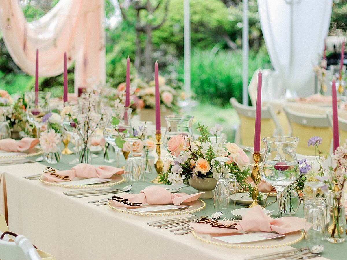 結婚式の『装花』の相場と、装花なしでもOK！節約アイディア花嫁ノート