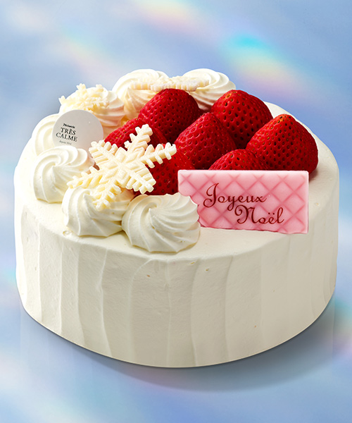 クリスマスケーキのご紹介🎄 1デザインずつ補足していきます🎅🏼 A -ショートケーキ 4号4000円 5号5200円 2021年のベーシックなKINUのショートケーキのデザインです☺️ いちご、エディブルフラワー、クリスマスピックなどで 華やかに仕上げます❄️5号サイズには雪の