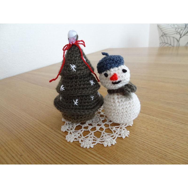 初心者さんでも超簡単に作れる🔰, クリスマスリースの編み方解説🎅🏻💗, ゆっくり解説バージョンはYouTubeで公開しています🌟,Instagramプロフィールから飛べます✈️ ,編み物 かぎ針編み クロッシェハンドメイドかぎ針編み好きさんと繋がりたい編み物好きさんと繋がりたい編み物のある暮らしクリスマスオーナメント モチーフセリアクリスマスツリー