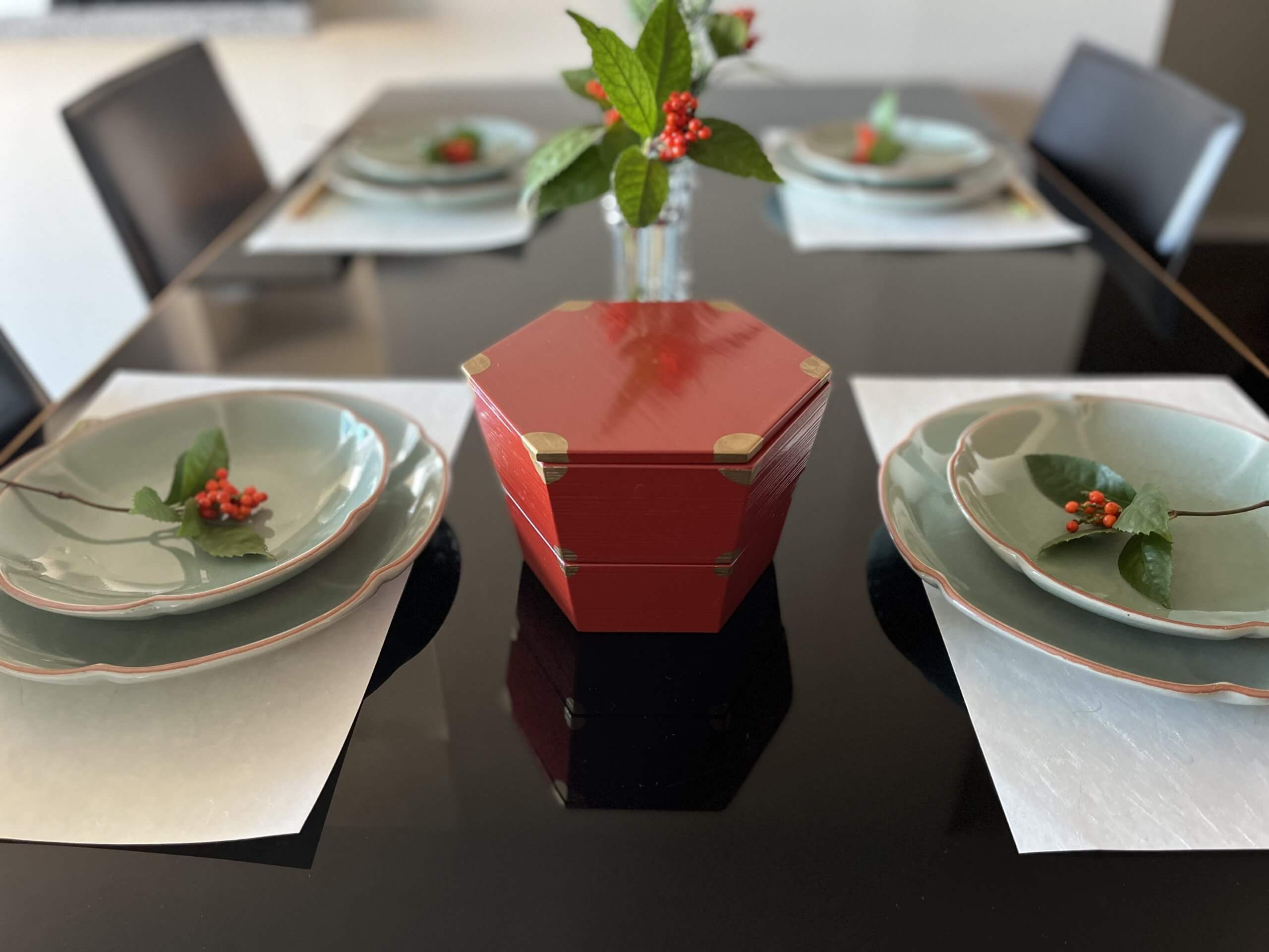 自宅で楽しむコラム「FLOWER STORY 」家族で祝うお正月の食卓フラワーギフト通販花・花束を贈るフラワーギフト通販の 日比谷花壇 公式