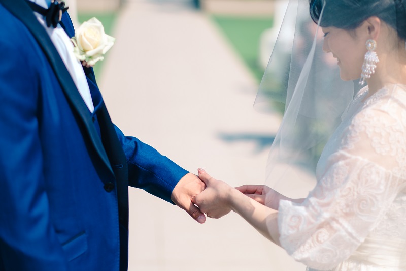 リモート結婚式ってどんなもの？参加者の声やメリット・デメリットを紹介あなたの地域のお金情報 ～よんななライフ～