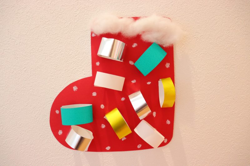 こんばんは🌝わたこ先生です☆ . 本日は、3・4歳児向け☆クリスマス製作立体の壁かけクリスマス飾り を作ります🎅🎄 .材料○紙皿1 2 サンタのみ○画用紙 ○赤色折り紙 サンタ帽子 トナカイ鼻○ストロー ○たこ糸 ○モール .道具○はさみ ○のり