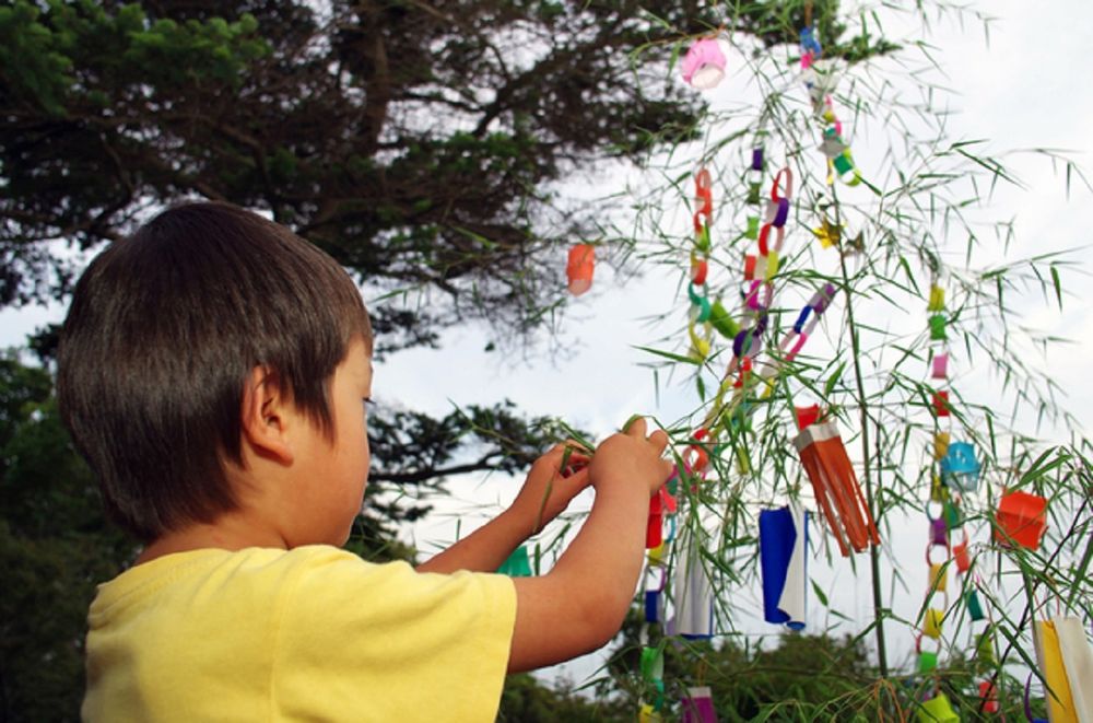 七夕に願い事をするのはなぜ？ 願い先・親や子供の望み・食べ物などが丸わかり！Oggi.jp