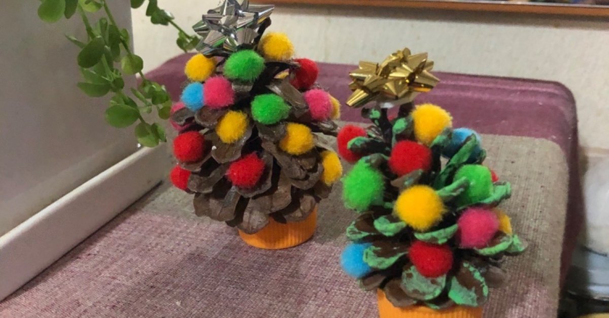作り方 松ぼっくりのクリスマスツリー色いろ遊びすと☆苦手を「快」に替えるベビーシッタ