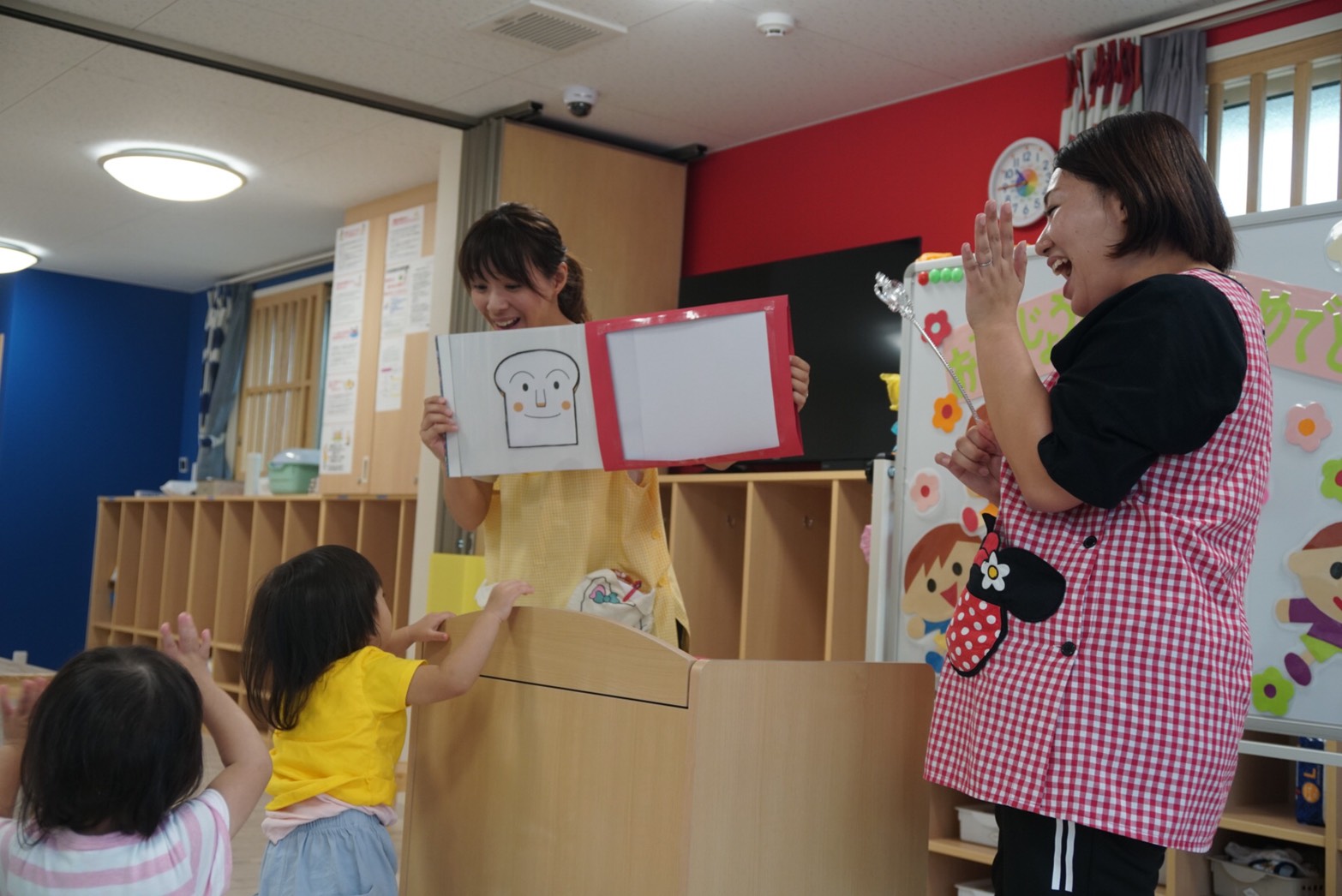 9月生まれ『誕生会』 大きくなるってうれしいね！ 本日の出し物は『おだんごの散歩』 お月見団子がいろんなものに変身しました。🍡